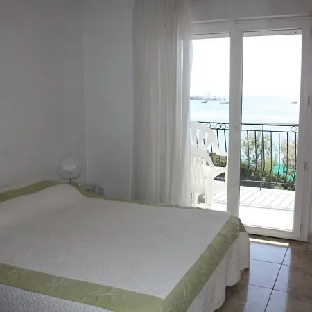 3 A 30m De La Avec Terrasse Et Parking, - Fr-1-335-92