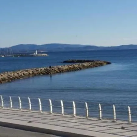 Vue Avec Terrasse - 4 Pieces, 6 Pers, A 30m De La - Fr-1-335-92 Apartment Hyeres